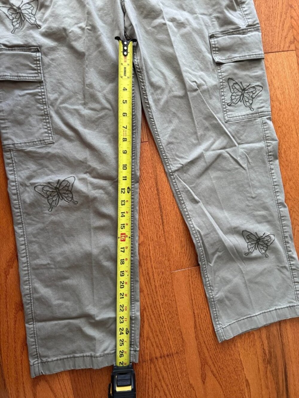 Hollister Ultra High Rise Cargo Dad Pants Olive Green Butterfly Accents W33R - Picture 6 of 7